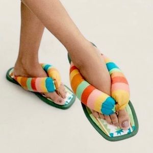 Farm Rio Pineapple Puffy Flip Flop Thong Sandals Multi Colored Size 8 NEW